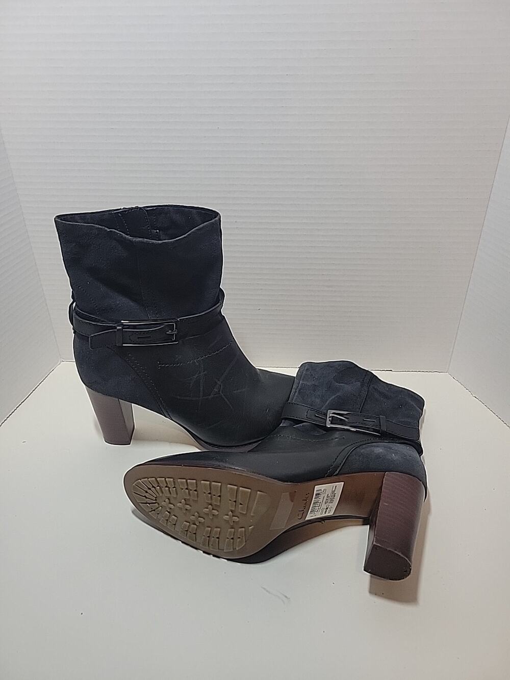 CLARKS Women's Fashion Boot Kacia Garnet SZ 9 Leather Suede Buckled